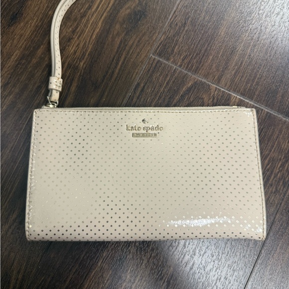 kate spade Handbags - Kate Spade New York Polka Dot Wristlet – Cream & Gold Patent Leather